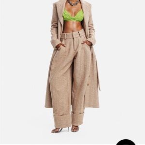 Hanifa Shay Wool Pant

Beautiful herringbone wool trousers with a balloon leg.